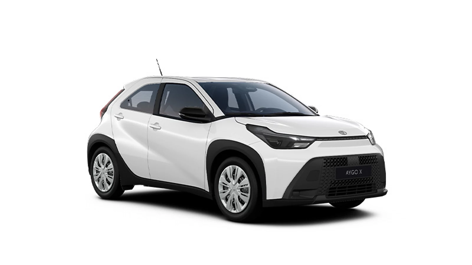Ein weißer Toyota Aygo X in einer diagonalen Frontansicht vor einem weißen Hintergrund