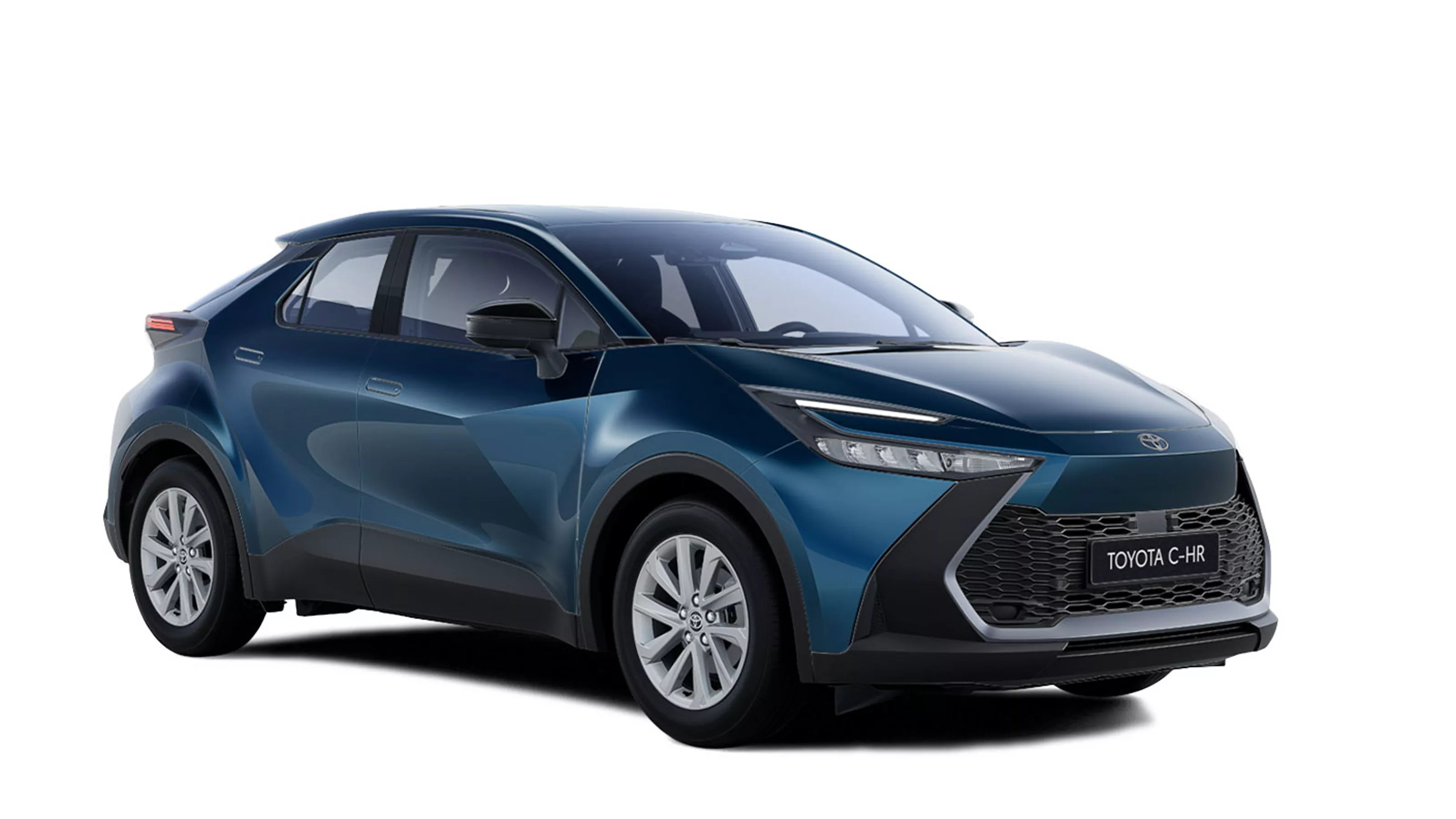 Ein blauer Toyota C-HR Flow Hybrid in diagonaler Frontansicht vor einem weißen Hintergrund