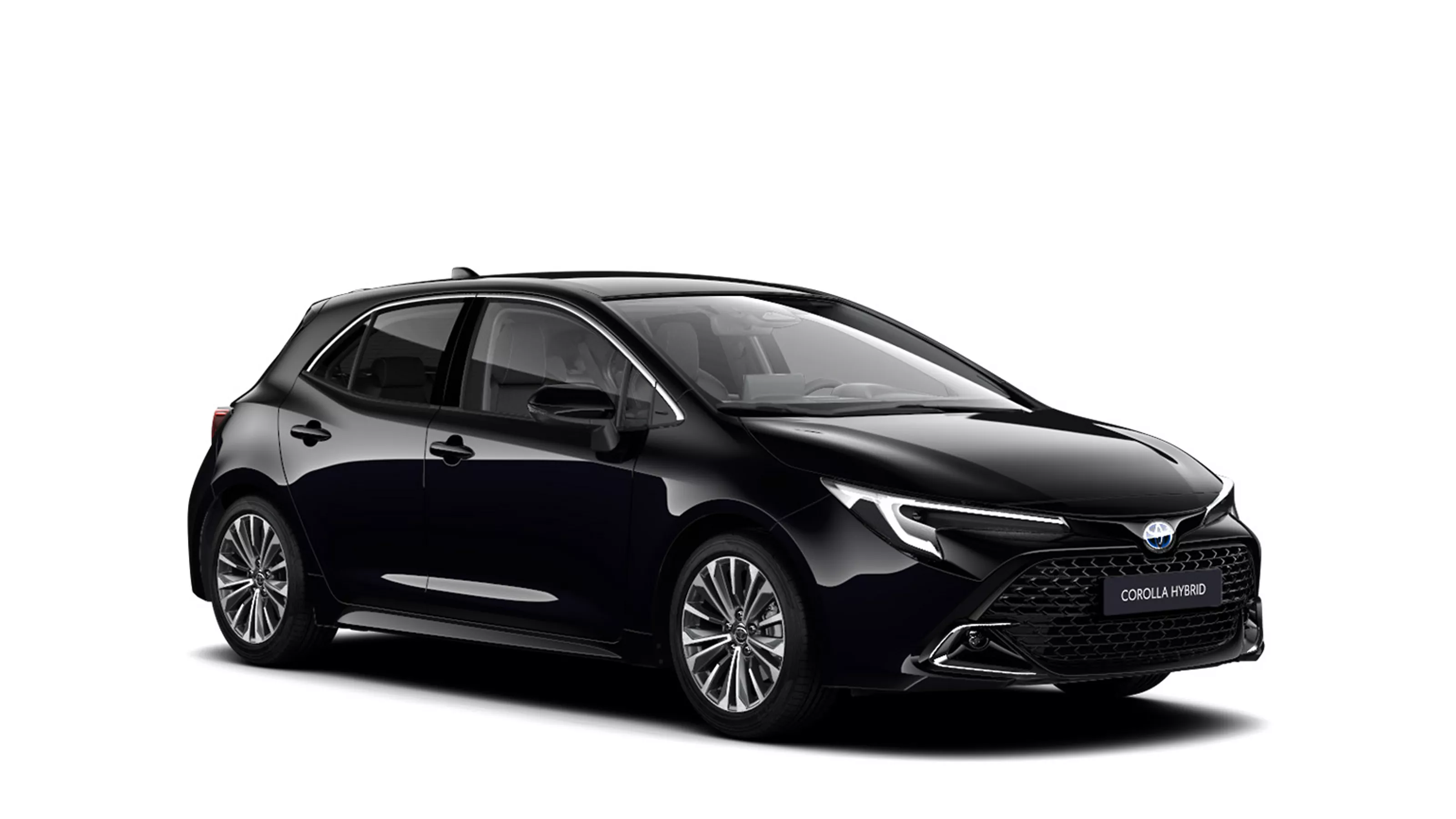 Ein schwarzer Corolla in diagonaler Frontansicht vor einem weißen Hintergrund