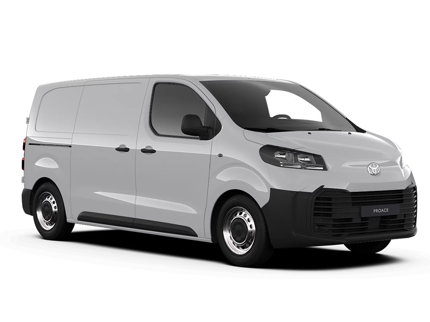 Ein weißer Toyota Proace Duty in diagonaler Frontansicht vor einem weißen Hintergrund.