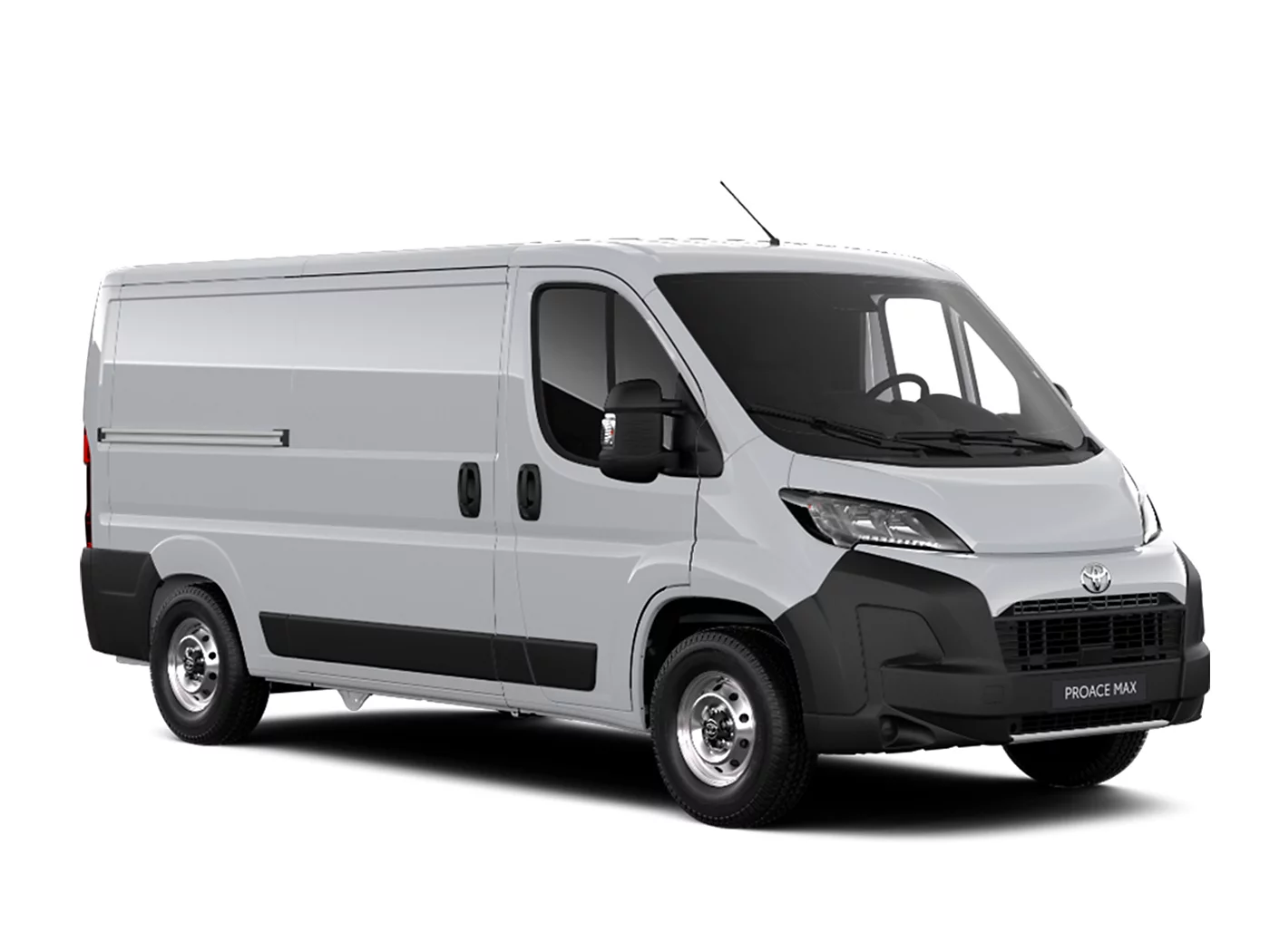 Ein silberner Toyota Proace Max Duty in diagonaler Frontansicht vor einem weißen Hintergrund