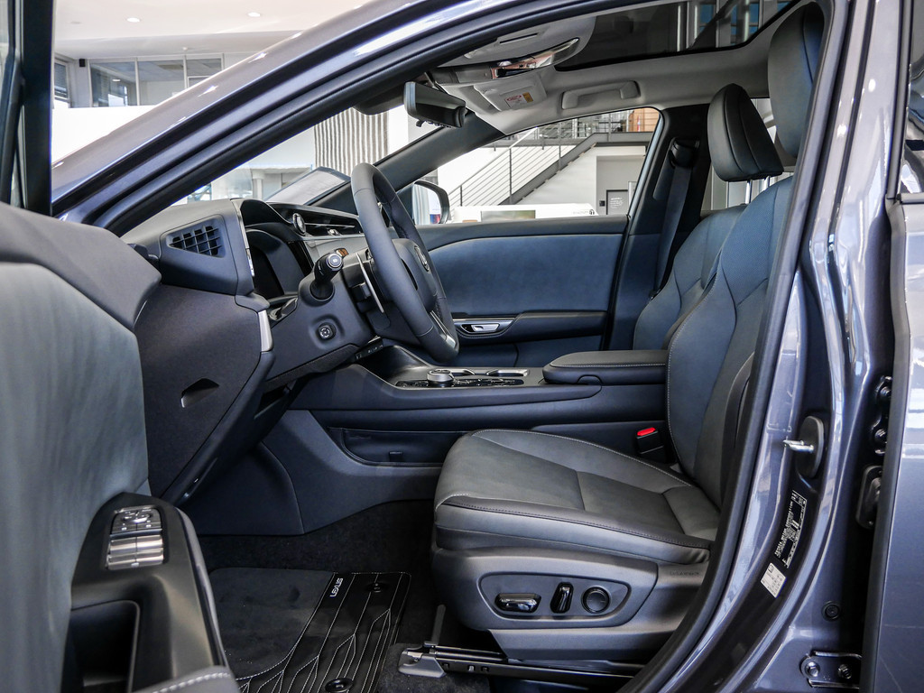 Fahrzeugansicht LEXUS RZ 300e Executive - Bild 14