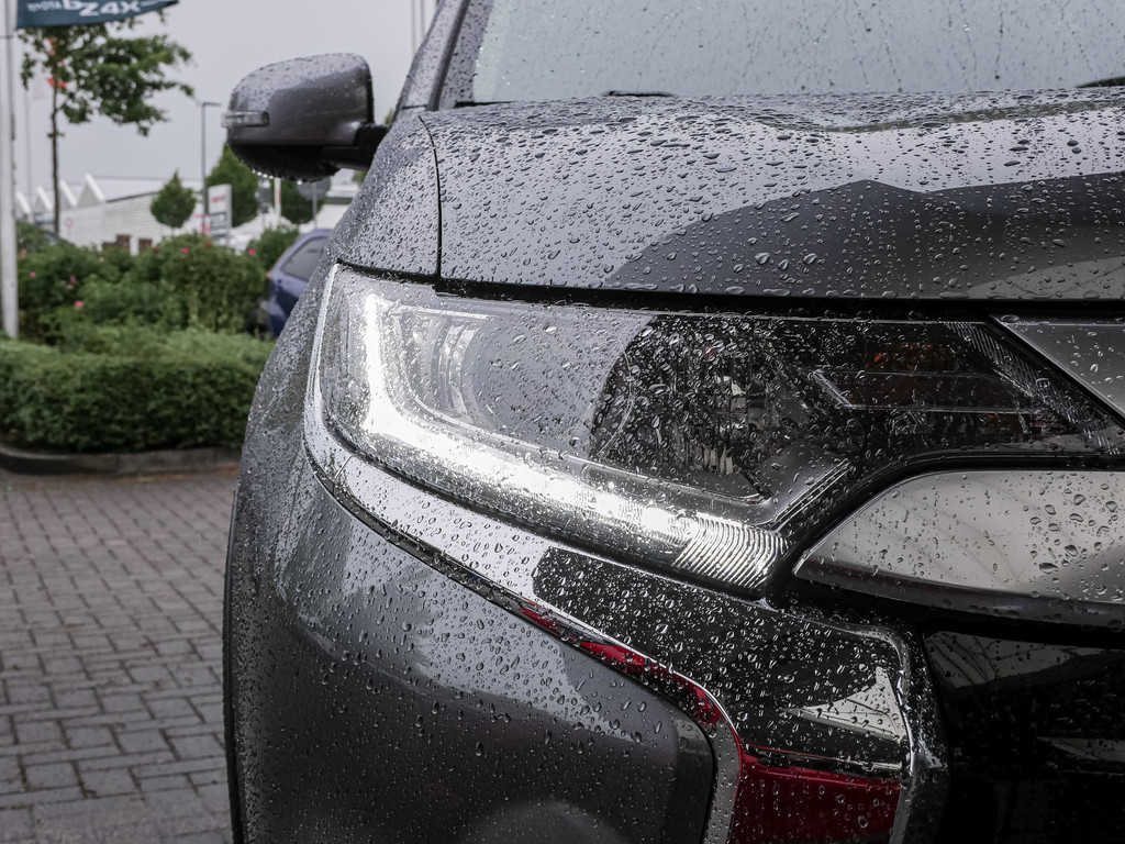 Fahrzeugansicht MITSUBISHI Outlander 2.0 Active 2WD - Bild 3