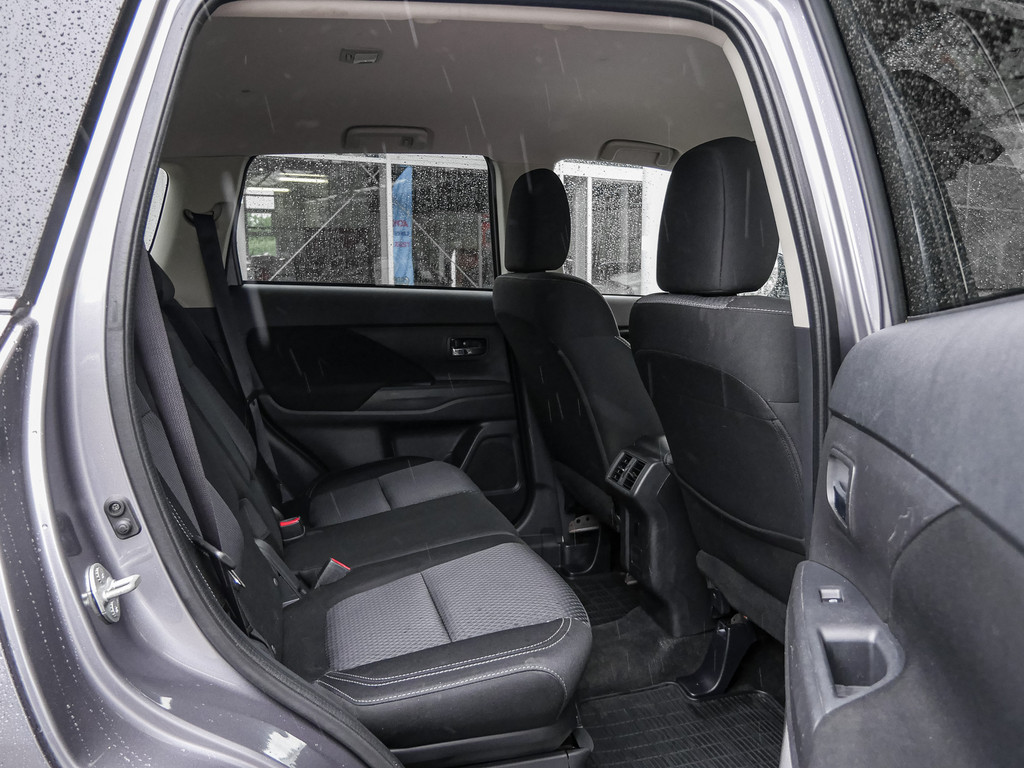 Fahrzeugansicht MITSUBISHI Outlander 2.0 Active 2WD - Bild 5