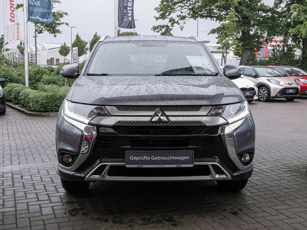 Fahrzeugansicht MITSUBISHI Outlander 2.0 Active 2WD - Bild 12