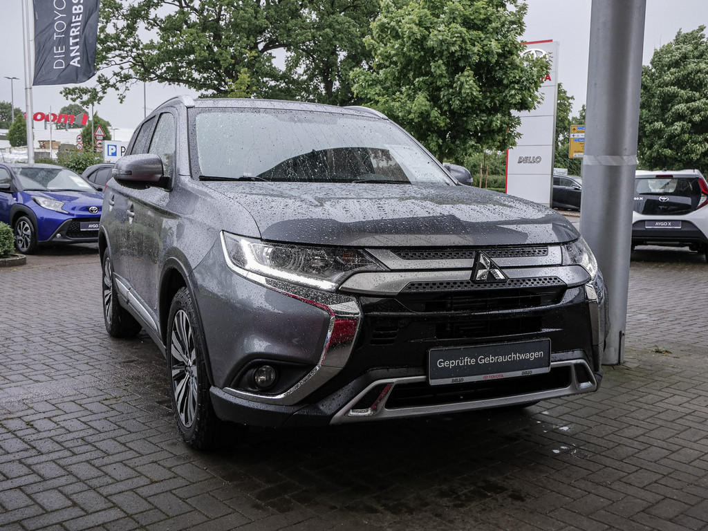 Fahrzeugansicht MITSUBISHI Outlander 2.0 Active 2WD - Bild 23