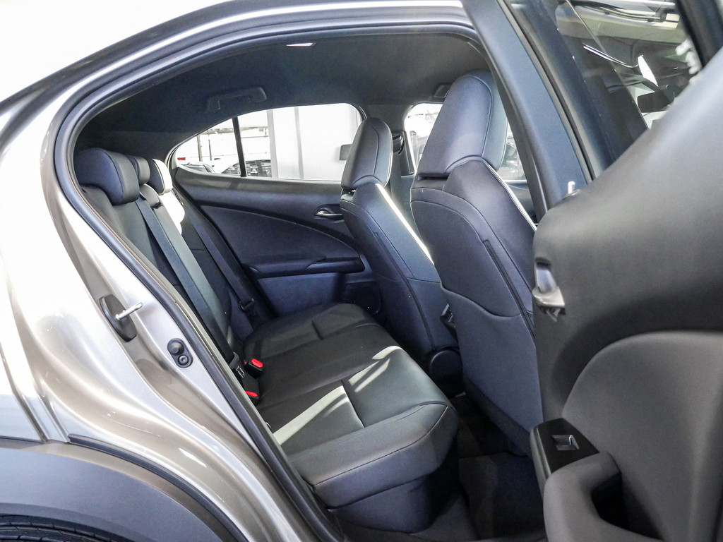 Fahrzeugansicht LEXUS UX 300h F Sport Des. - Bild 4