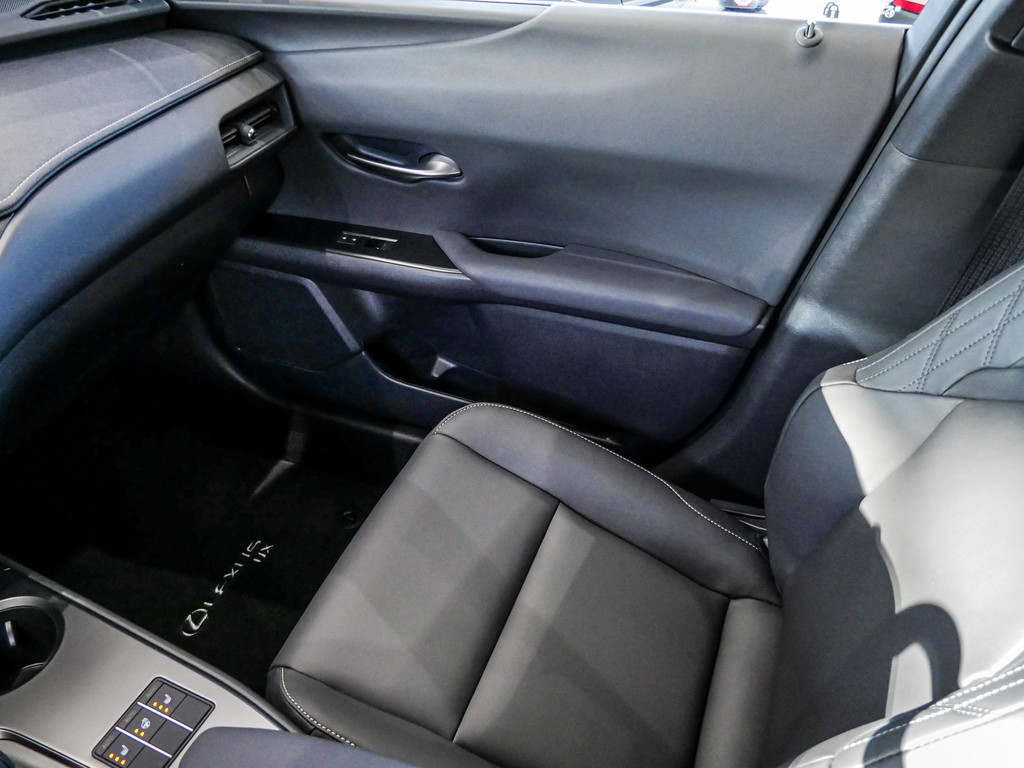 Fahrzeugansicht LEXUS UX 300h F Sport Des. - Bild 17