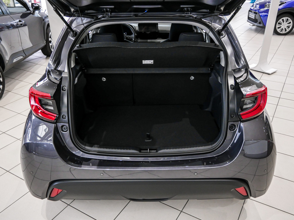 Fahrzeugansicht TOYOTA Yaris 1.5 Hybrid Teamplayer - Bild 10