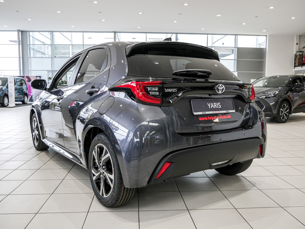 Fahrzeugansicht TOYOTA Yaris 1.5 Hybrid Teamplayer - Bild 38