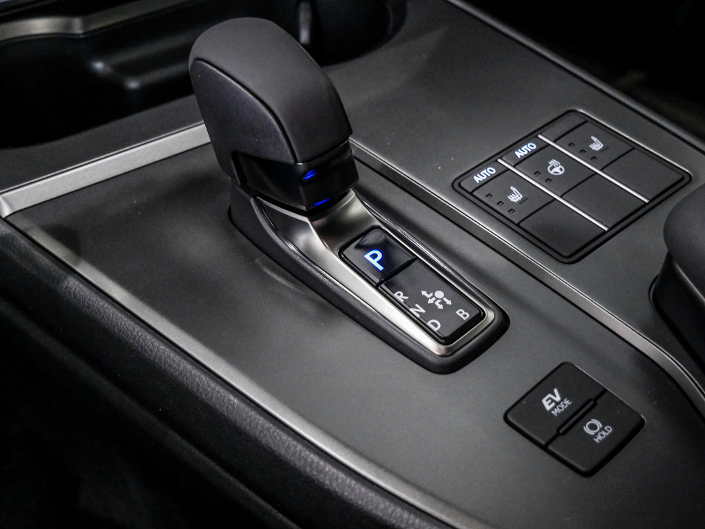 Fahrzeugansicht LEXUS UX 300h F-Sport Design - Bild 17