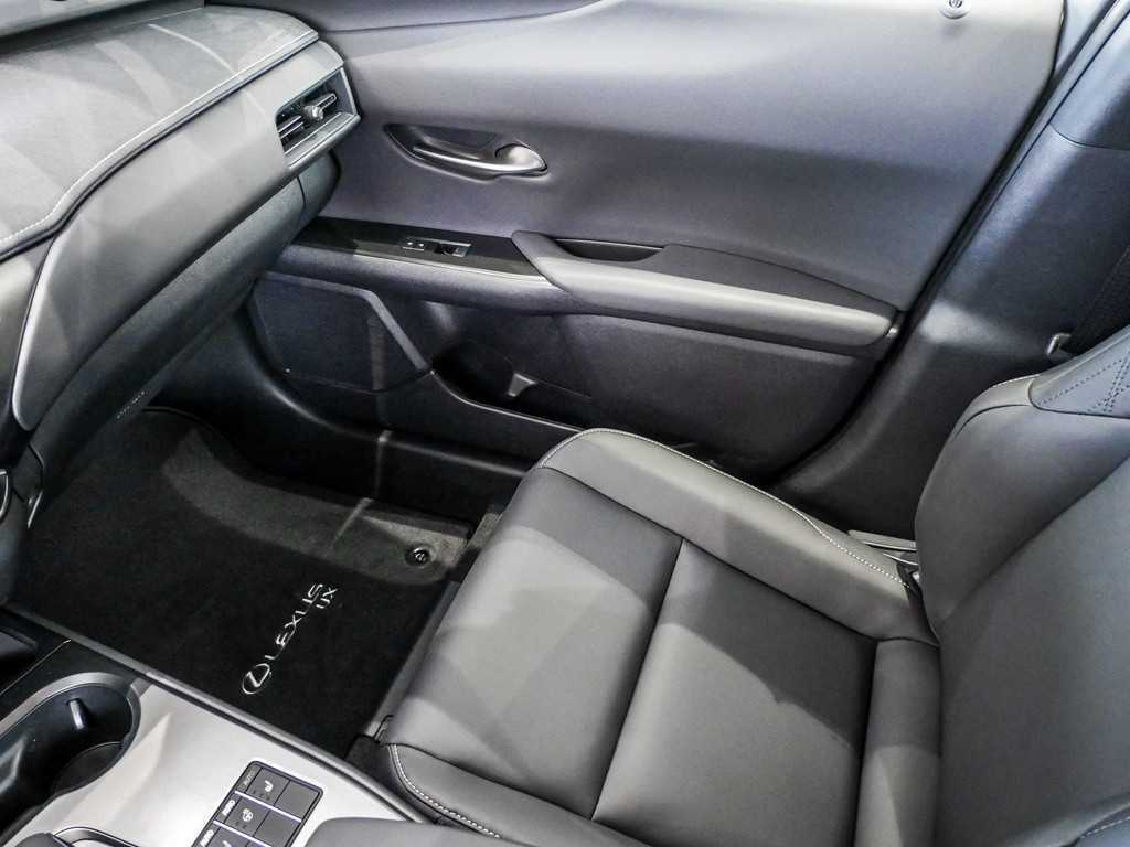 Fahrzeugansicht LEXUS UX 300h F-Sport Design - Bild 19