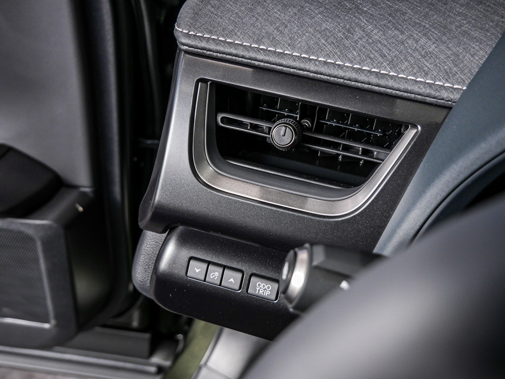 Fahrzeugansicht LEXUS UX 300h F-Sport Design - Bild 29