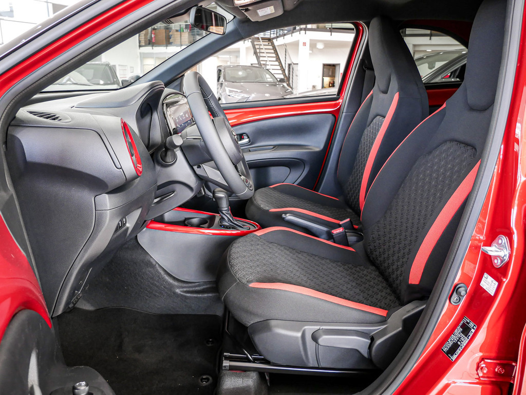 Fahrzeugansicht TOYOTA Aygo X 1.0 Teamplayer - Bild 2