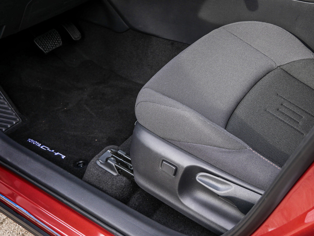 Fahrzeugansicht TOYOTA C-HR 2.0 Plug-In Hybrid Teamplayer - Bild 35