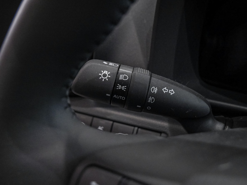 Fahrzeugansicht TOYOTA C-HR Plug-In Hybrid Teamplayer - Bild 19