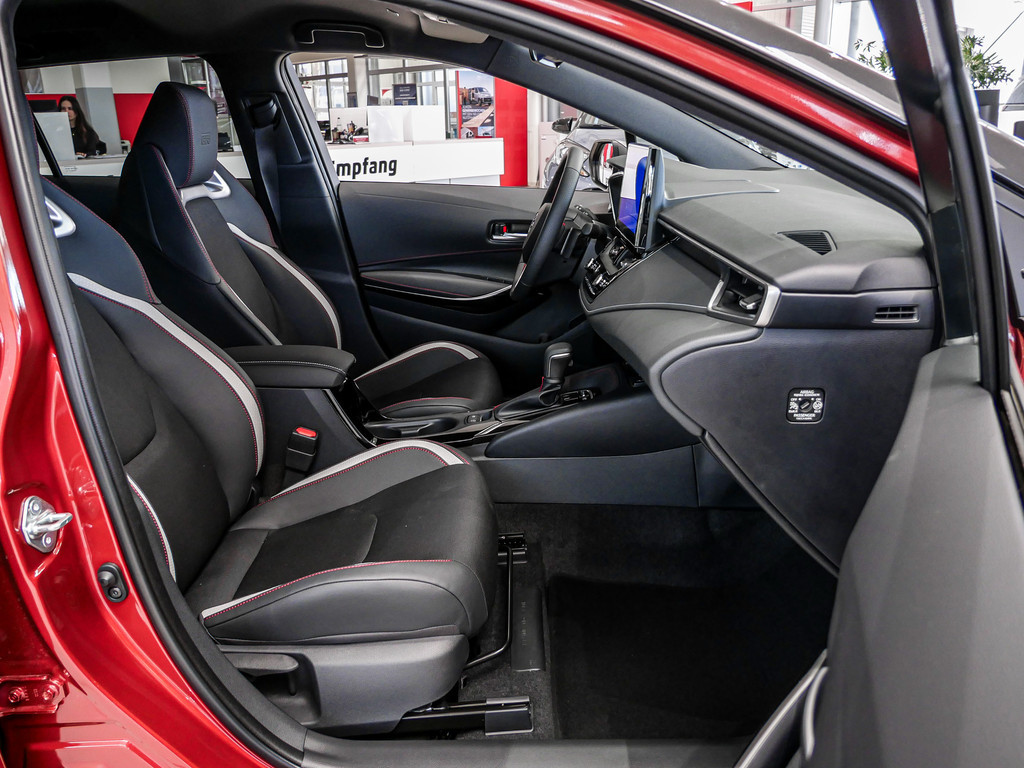 Fahrzeugansicht TOYOTA Corolla TS 2.0 Hybrid GR Sport - Bild 5