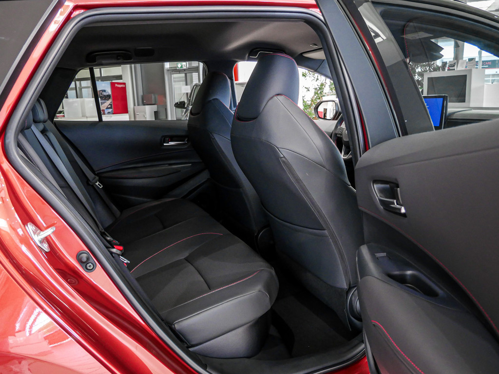 Fahrzeugansicht TOYOTA Corolla TS 2.0 Hybrid GR Sport - Bild 6
