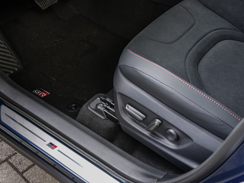 Fahrzeugansicht TOYOTA C-HR 2.0 Plug-In Hybrid GR Sport - Bild 32