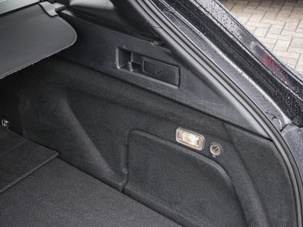 Fahrzeugansicht TOYOTA Corolla Touring Sports 2.0 Hybrid Business Edition - Bild 7
