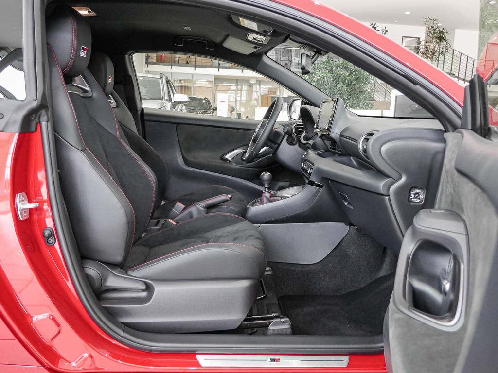 Fahrzeugansicht TOYOTA Yaris 1.6 GR Performance - Bild 2