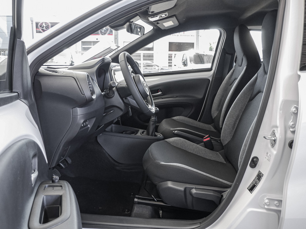Fahrzeugansicht TOYOTA Aygo X 1.0 Play - Bild 3