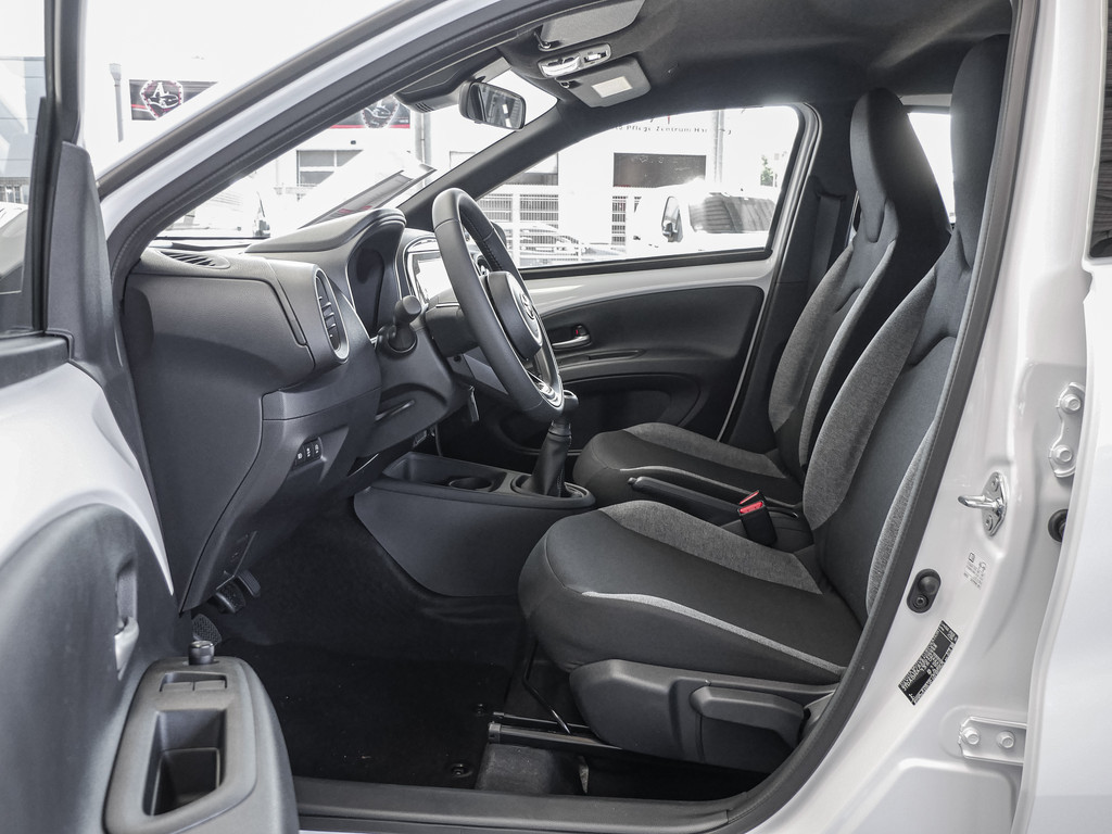Fahrzeugansicht TOYOTA Aygo X 1.0 Play - Bild 3
