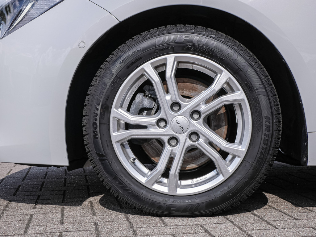 Fahrzeugansicht TOYOTA Corolla TS 2.0 Hybrid GR Sport - Bild 2