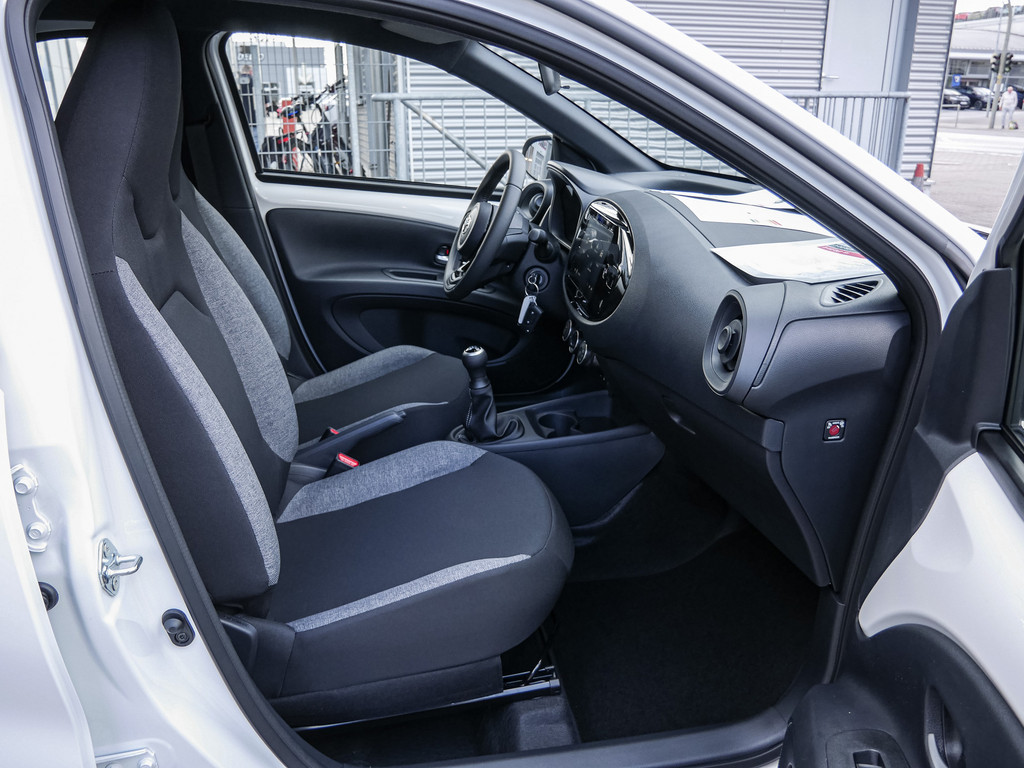 Fahrzeugansicht TOYOTA Aygo X 1.0 Business Edition - Bild 3