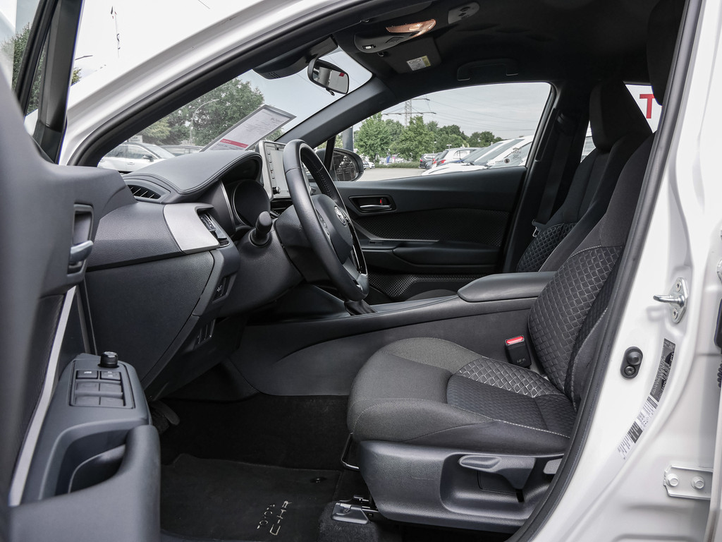 Fahrzeugansicht TOYOTA C-HR HYBRID Flow - Bild 4