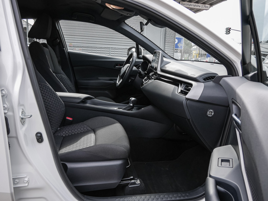 Fahrzeugansicht TOYOTA C-HR HYBRID Flow - Bild 5