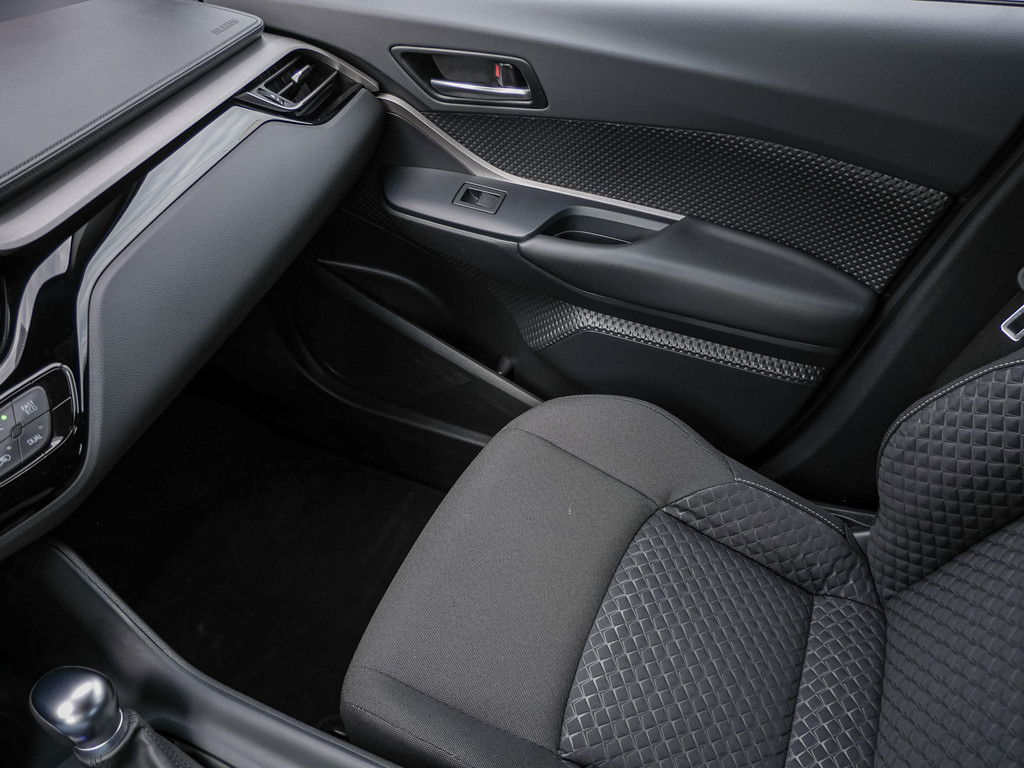 Fahrzeugansicht TOYOTA C-HR HYBRID Flow - Bild 21