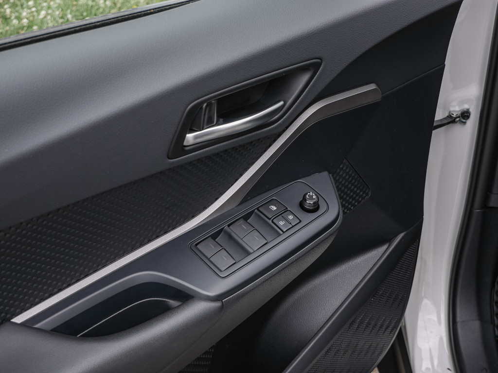 Fahrzeugansicht TOYOTA C-HR HYBRID Flow - Bild 36