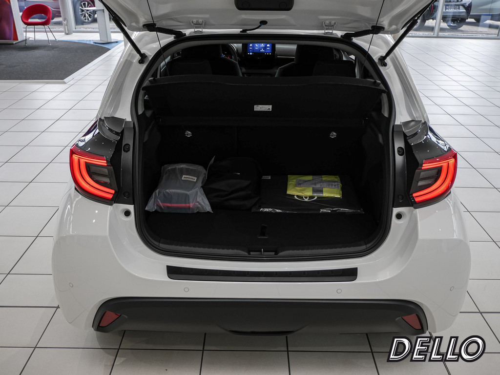 Fahrzeugansicht TOYOTA Yaris 1.5 Hybrid Teamplayer - Bild 11