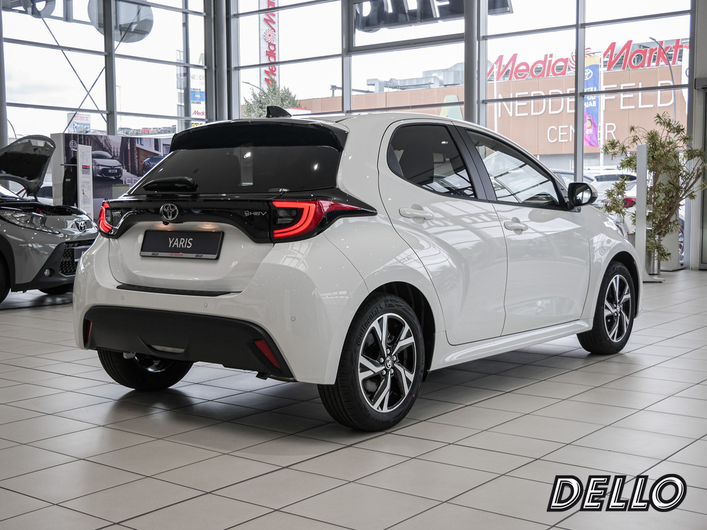 Fahrzeugansicht TOYOTA Yaris 1.5 Hybrid Teamplayer - Bild 38