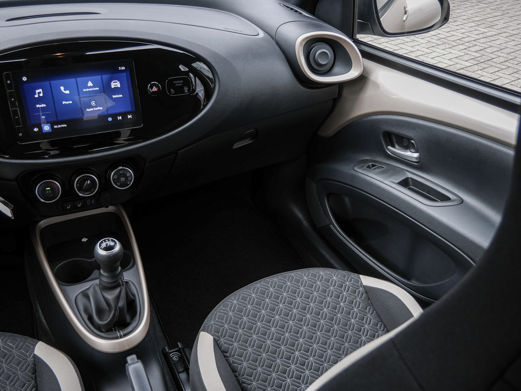 Fahrzeugansicht TOYOTA Aygo X 1.0 Teamplayer - Bild 5