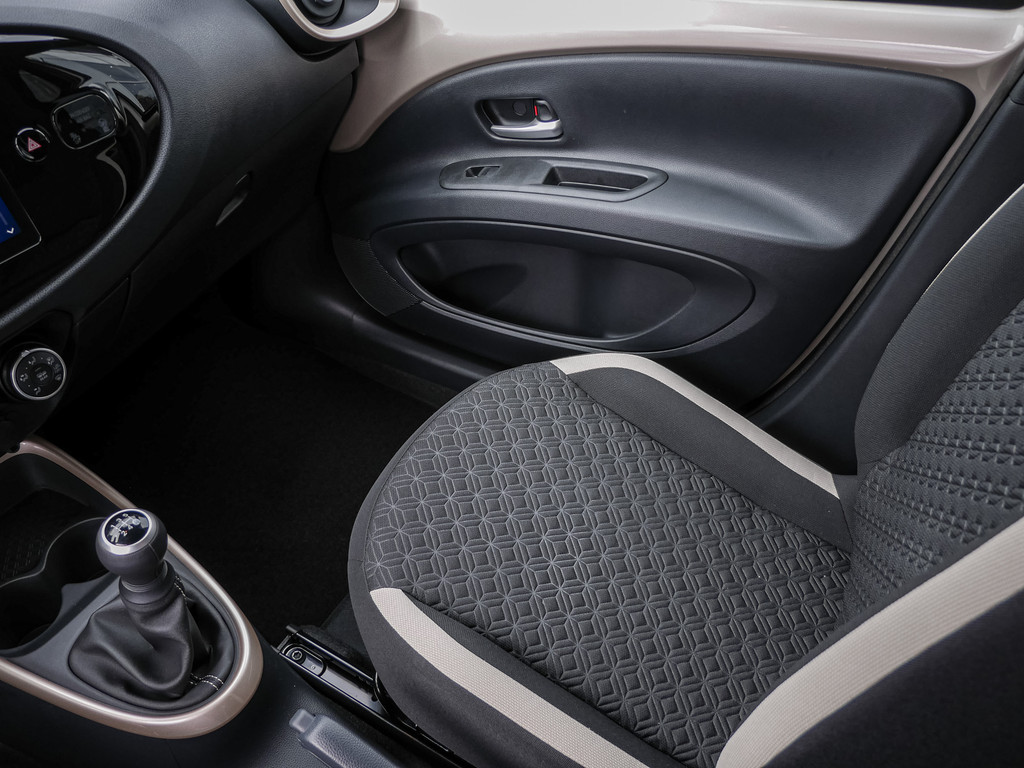 Fahrzeugansicht TOYOTA Aygo X 1.0 Teamplayer - Bild 17