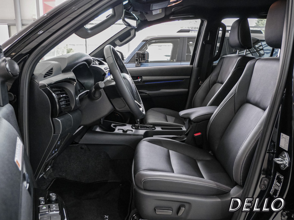 Fahrzeugansicht TOYOTA Hilux 2.8 Double Cab Invincible 4x4 - Bild 3