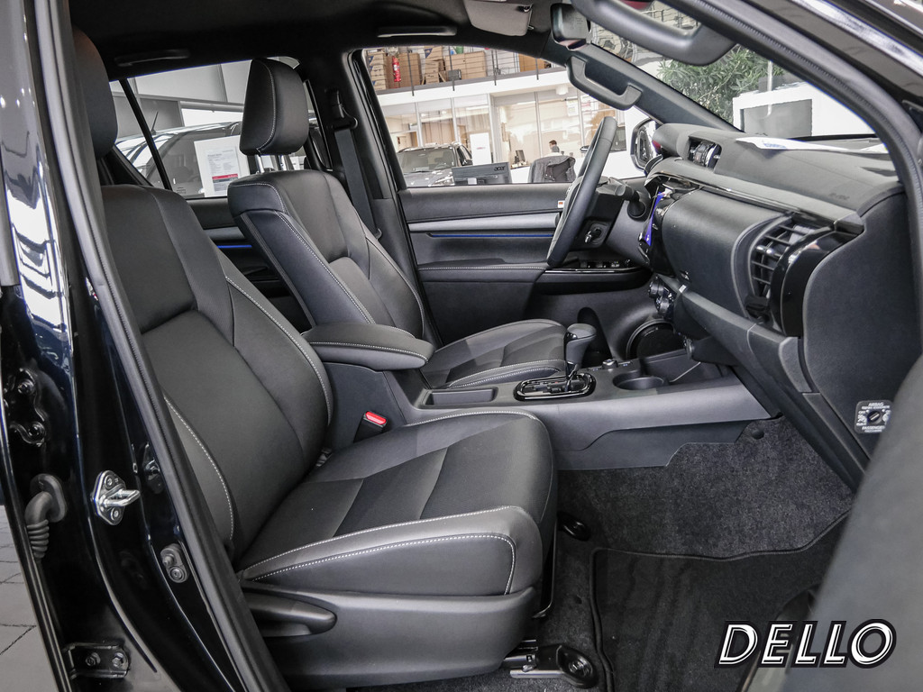 Fahrzeugansicht TOYOTA Hilux 2.8 Double Cab Invincible 4x4 - Bild 4