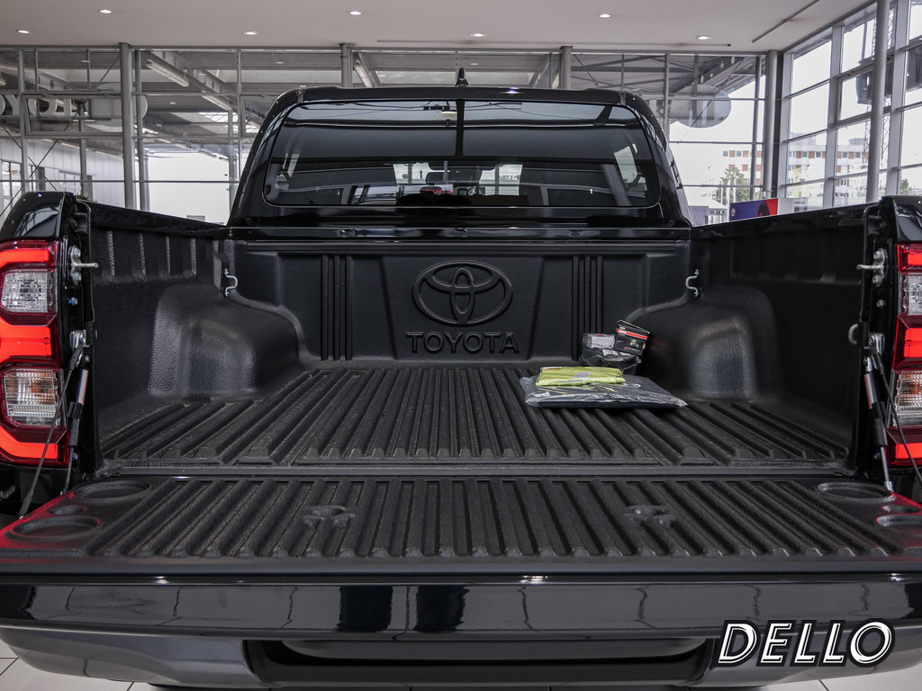 Fahrzeugansicht TOYOTA Hilux 2.8 Double Cab Invincible 4x4 - Bild 11