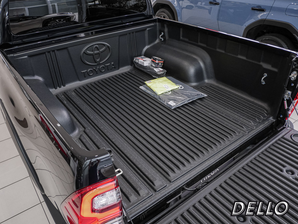 Fahrzeugansicht TOYOTA Hilux 2.8 Double Cab Invincible 4x4 - Bild 13