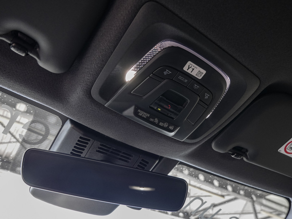 Fahrzeugansicht TOYOTA C-HR 2.0 Plug-In Hybrid FWD Teamplayer - Bild 25