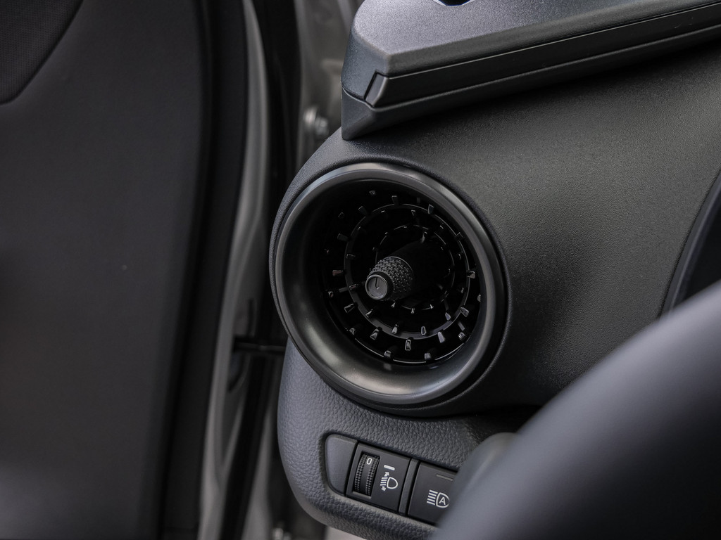 Fahrzeugansicht TOYOTA C-HR 2.0 Plug-In Hybrid FWD Teamplayer - Bild 32