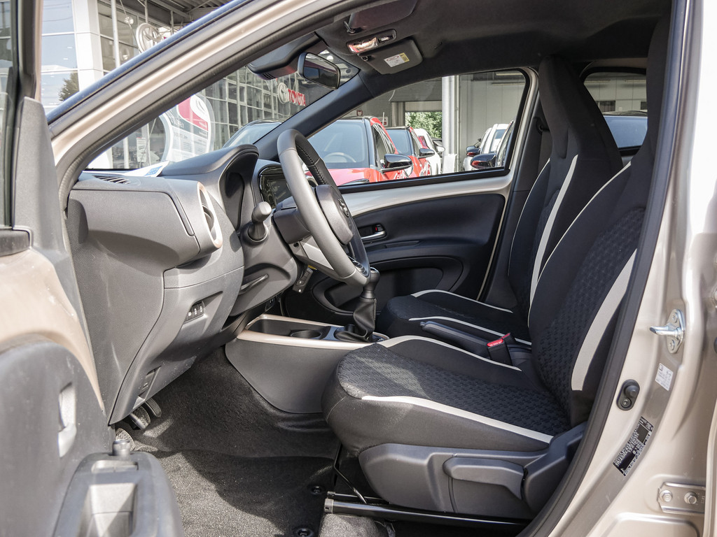 Fahrzeugansicht TOYOTA Aygo X 1.0 Teamplayer - Bild 2