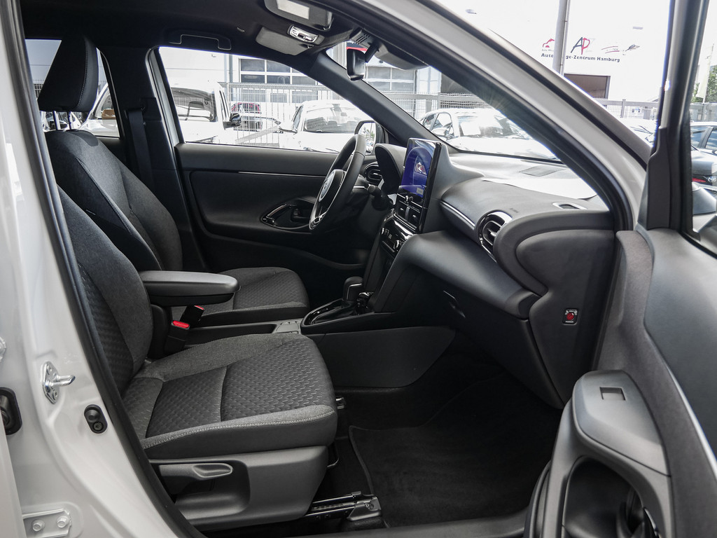 Fahrzeugansicht TOYOTA Yaris Cross 1.5 Hybrid FWD Teamplayer - Bild 6