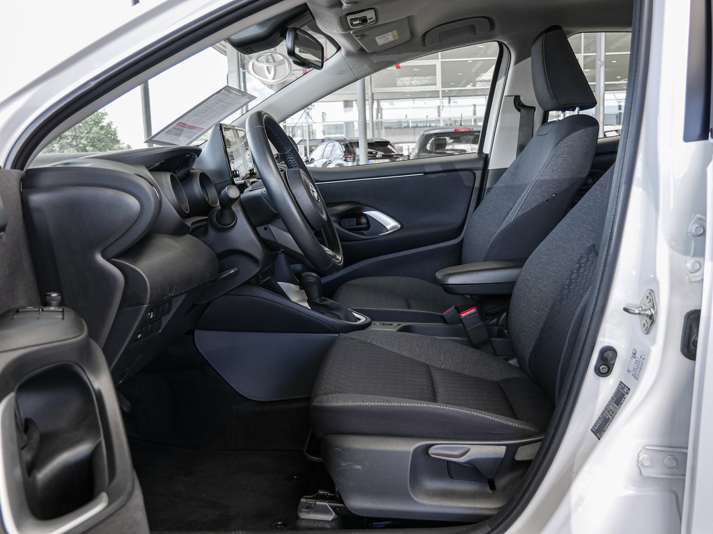 Fahrzeugansicht TOYOTA Yaris 1.5 Hybrid Team Deutschland - Bild 5