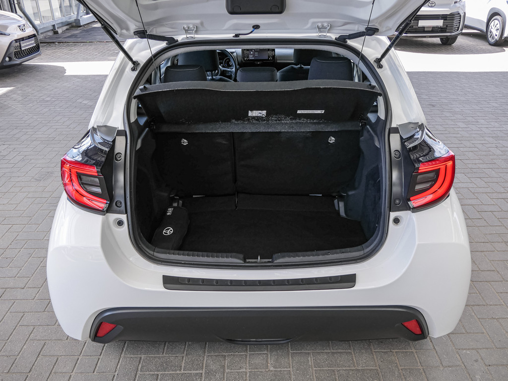 Fahrzeugansicht TOYOTA Yaris 1.5 Hybrid Team Deutschland - Bild 13