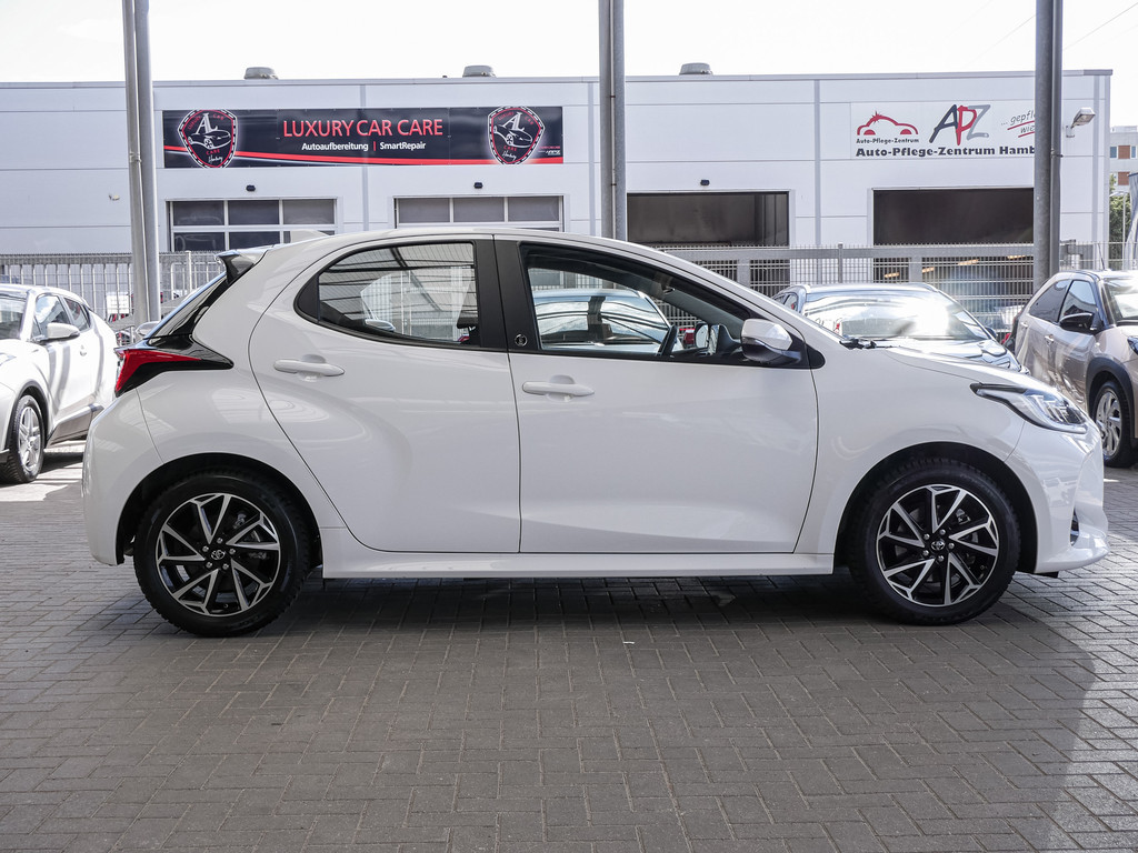 Fahrzeugansicht TOYOTA Yaris 1.5 Hybrid Team Deutschland - Bild 34