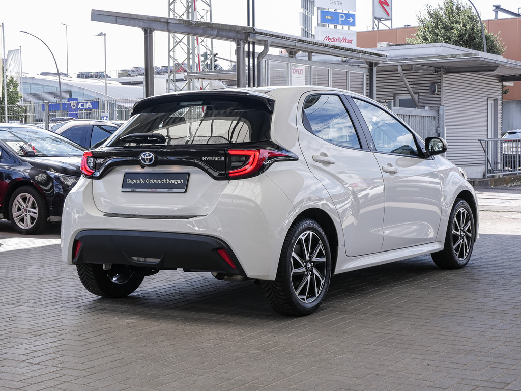 Fahrzeugansicht TOYOTA Yaris 1.5 Hybrid Team Deutschland - Bild 37