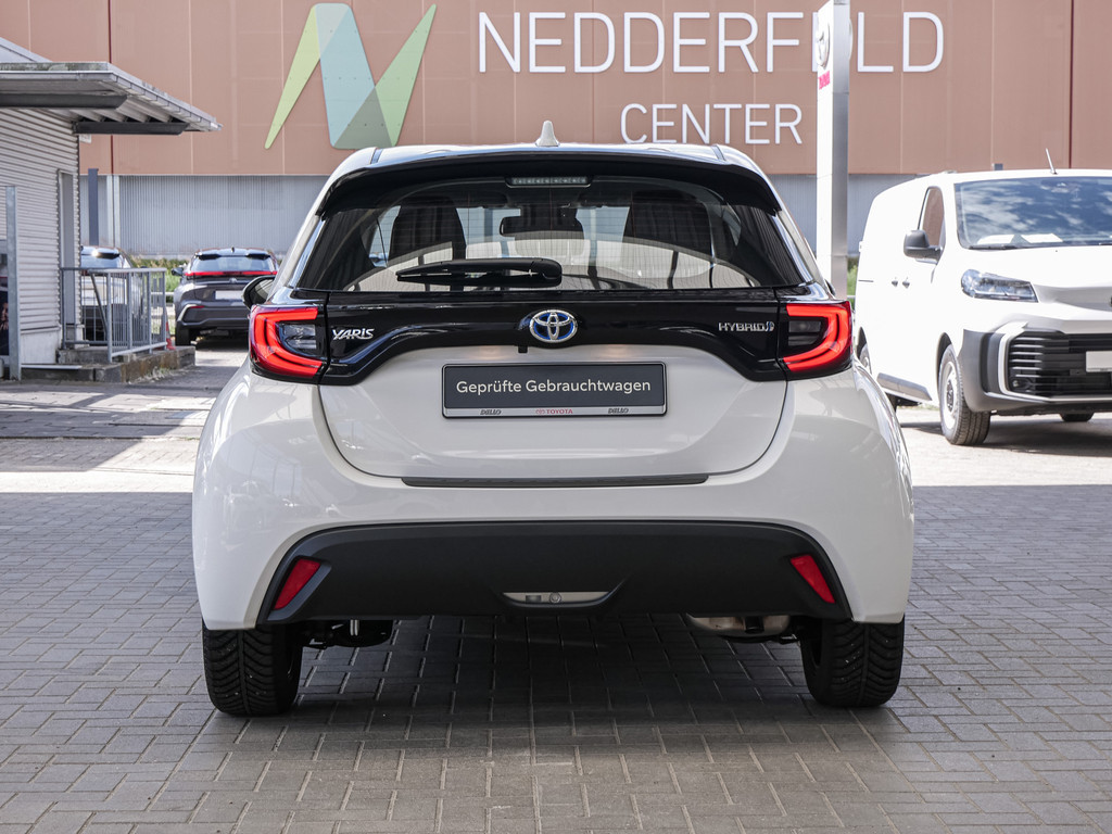 Fahrzeugansicht TOYOTA Yaris 1.5 Hybrid Team Deutschland - Bild 38